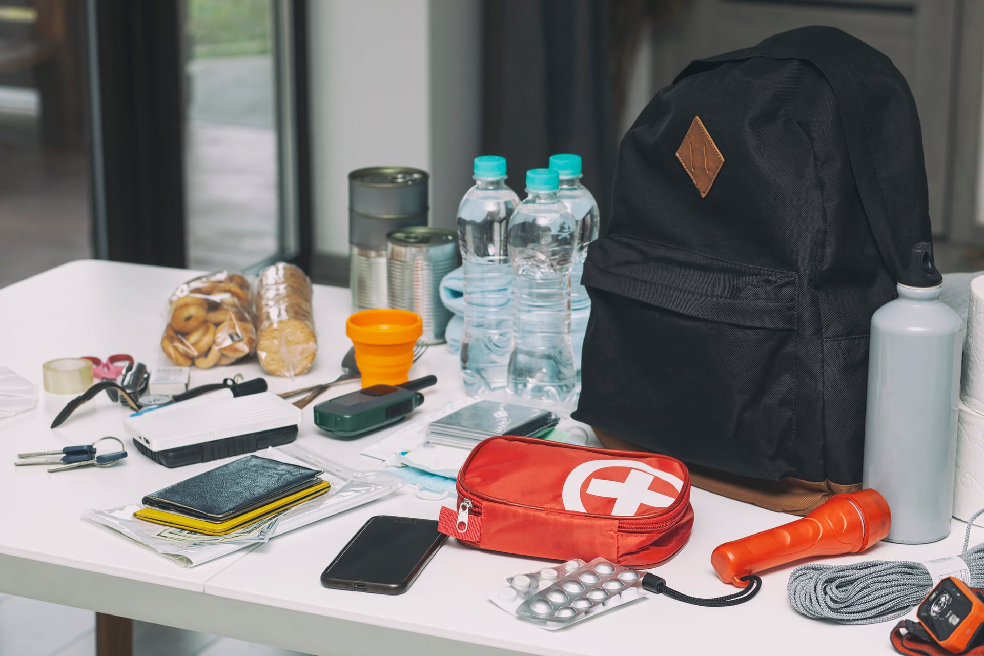 Compacte EHBO-kit met blarenpleisters voor onderweg tijdens wandelen